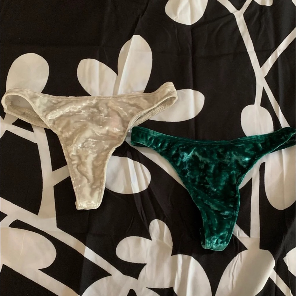 Set of two Victoria’s Secret Pink thongs NWOT!!